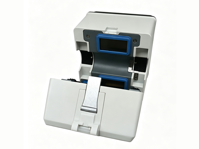 Visual comprehensive monitoring device